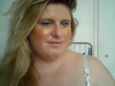 Webcam model frenchblondi (28)