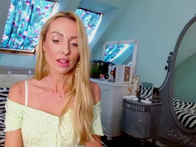 Webcam model SexyEmila (39)