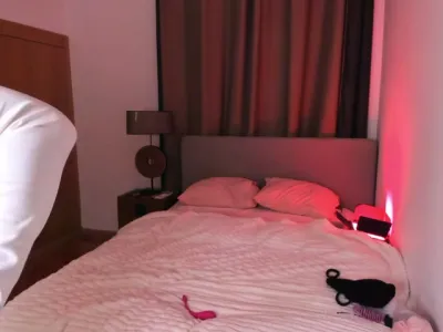 Webcam model NeonMuse (20)