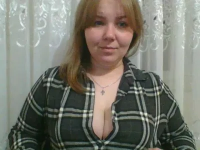 Webcam model HoneyDark (30)