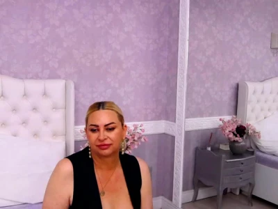 Webcam model JulieRossini (49)